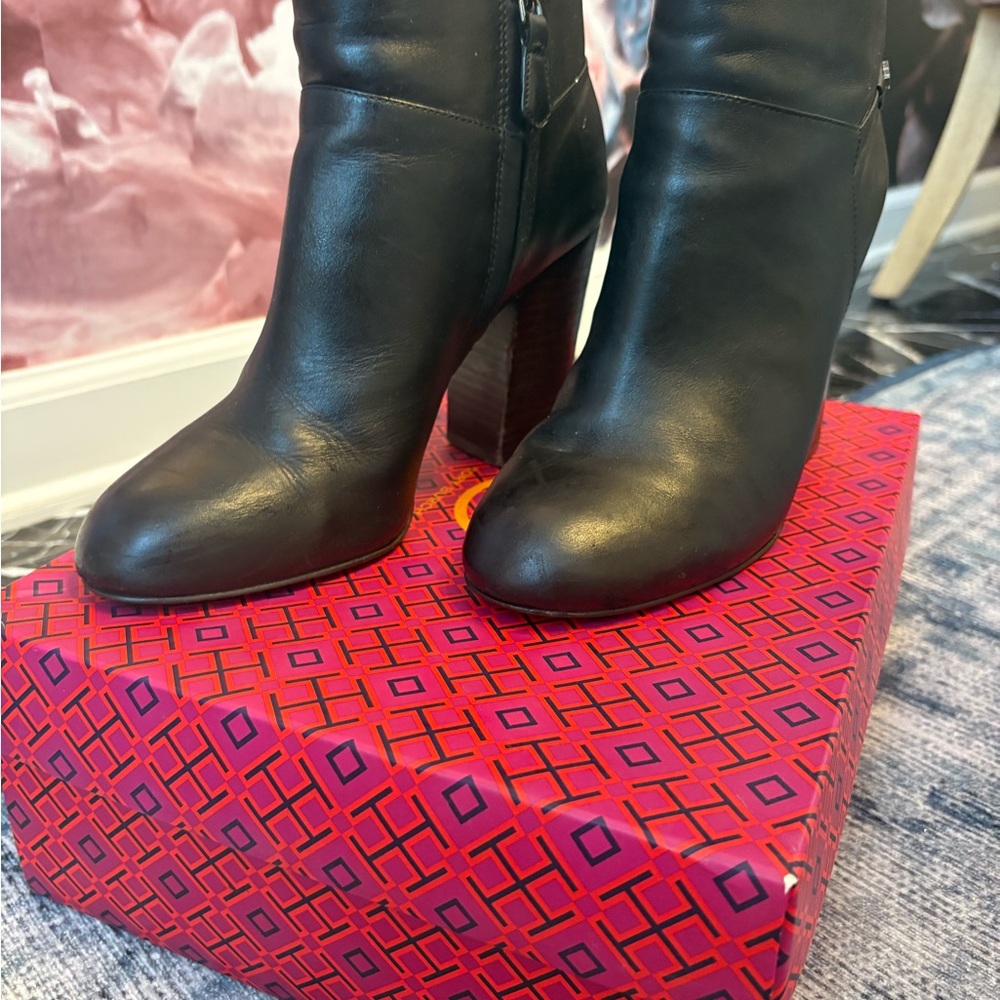 Tory Burch Booties Boot Ankle Black Leather Stacked Block Heel Womens 10 - Picture 3 of 6